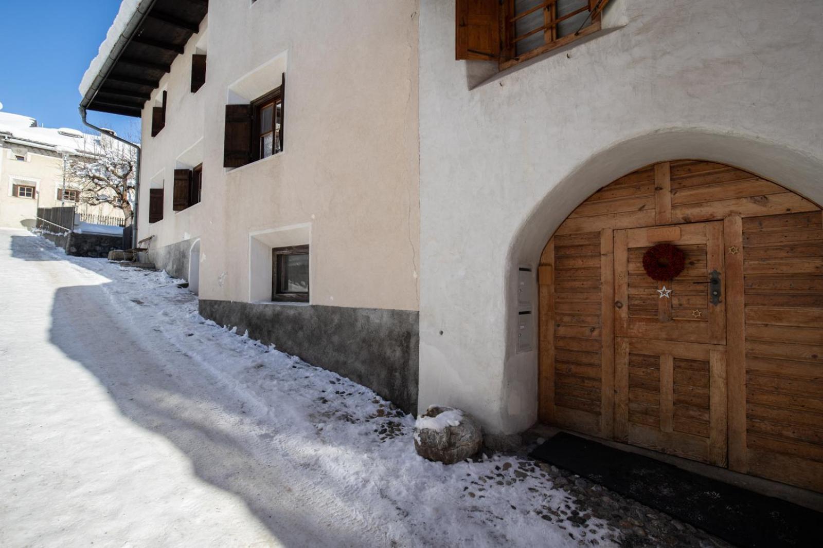 Ferienwohnung Chasa Curasch Scuol Exterior foto
